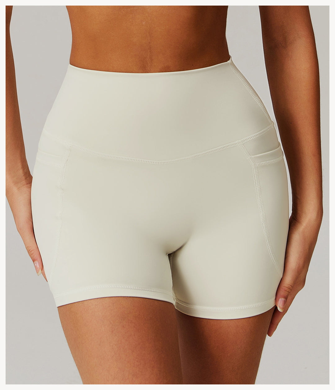 The Frame Pocket Shorts Cream