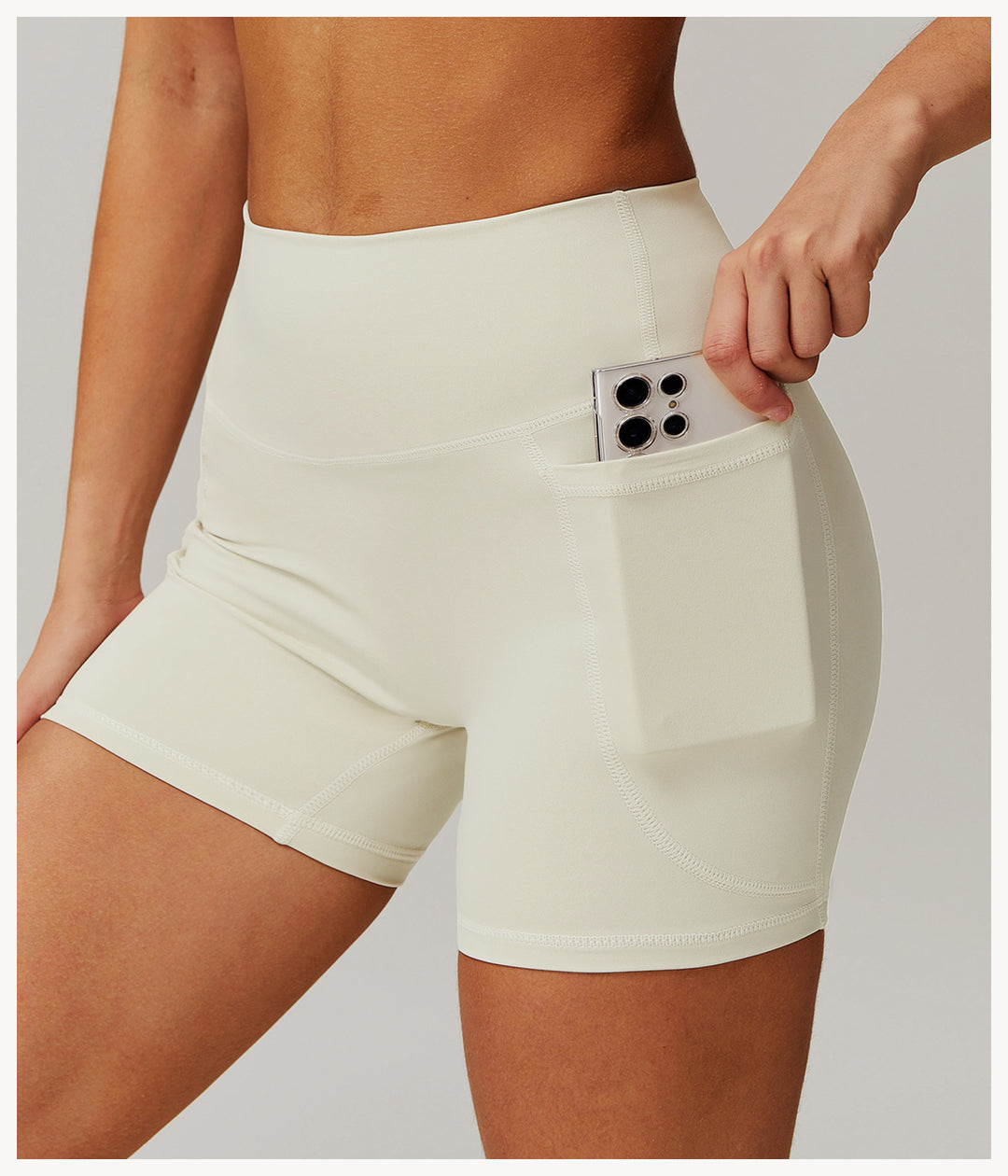 The Frame Pocket Shorts Cream