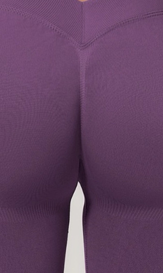 The V-Back Scrunch Legging Plum