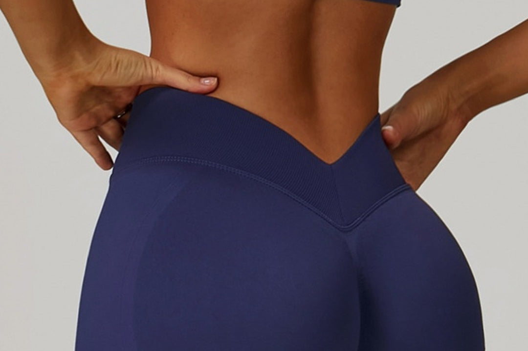 The V-Back Scrunch Shorts Navy