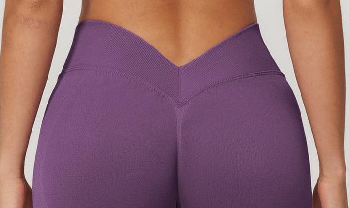 The V-Back Scrunch Legging Plum