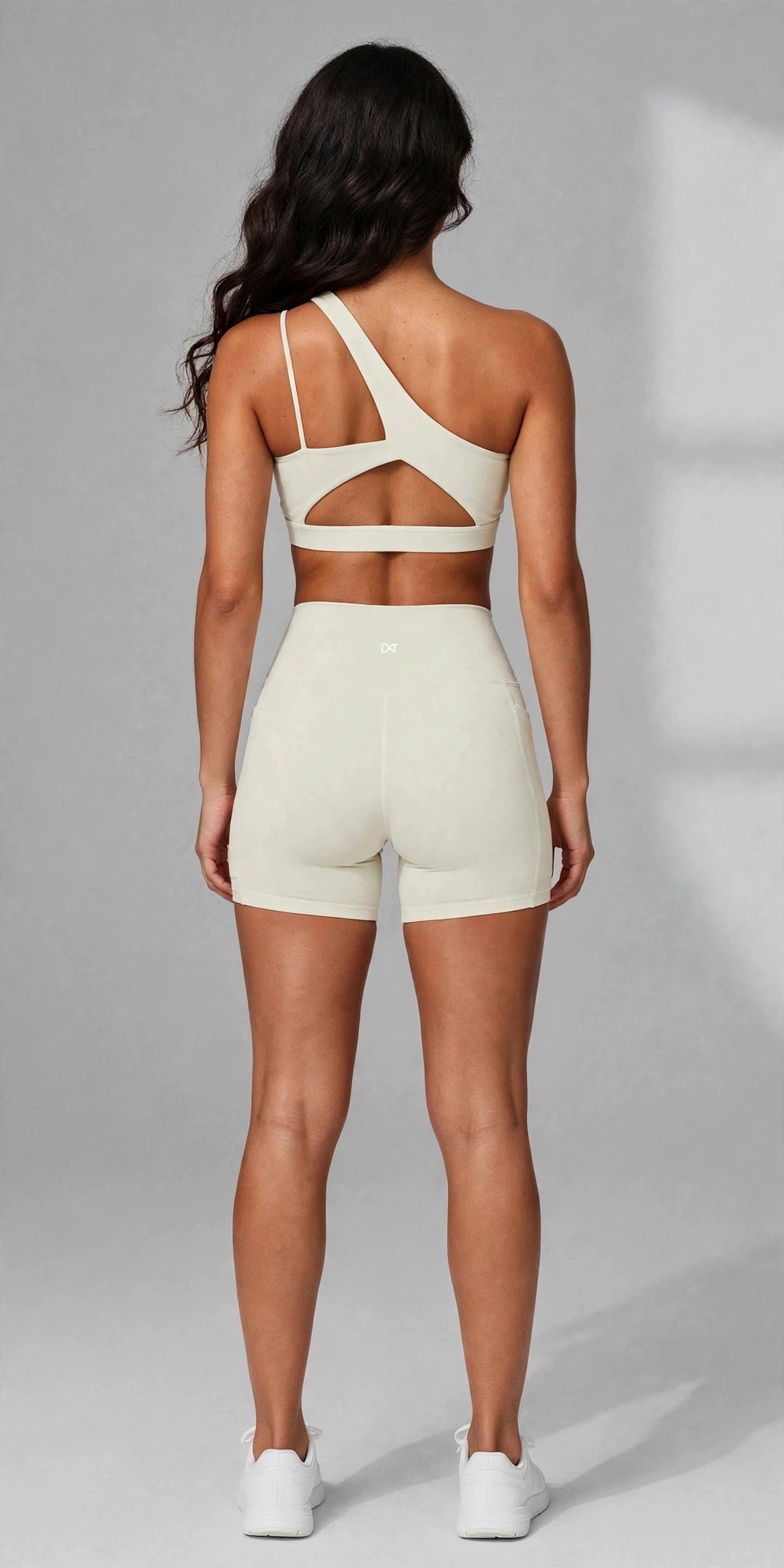 The Frame Pocket Shorts Cream